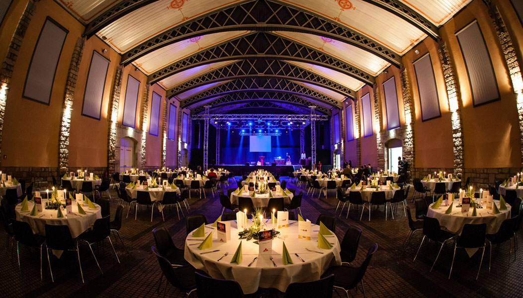 Den perfekten Abiball planen - Location, Budget und Motto-Ideen